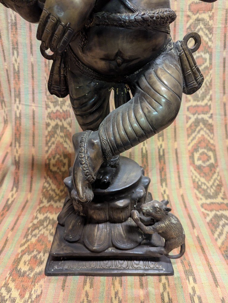 Große Ganesha Statue aus fein gearbeitetem Messing