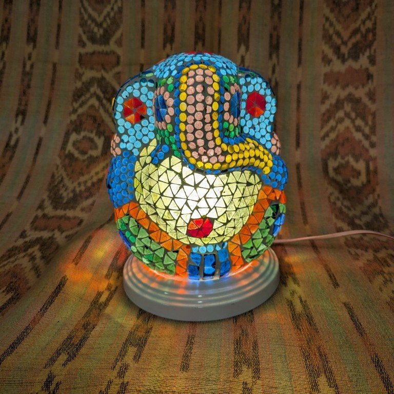 Spirituelle Mosaiklampe mit Ganesha-Motiv: Handgefertigtes Glaskunstwerk für Glück und Neubeginn