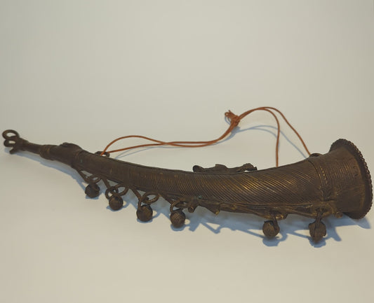 Messing Blashorn / Jagdhorn mit Pfau – Handgeschmiedet aus Indien