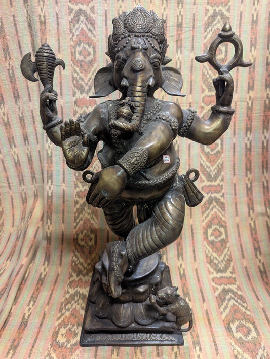 Große Ganesha Statue aus fein gearbeitetem Messing