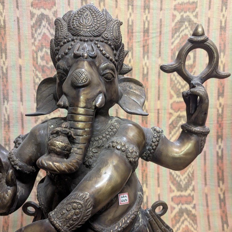 Große Ganesha Statue aus fein gearbeitetem Messing