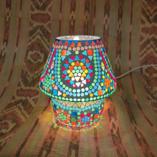 Orientalische Mosaiklampe in Pilzform: Handgefertigtes Glaskunstwerk für harmonisches Lichtspiel