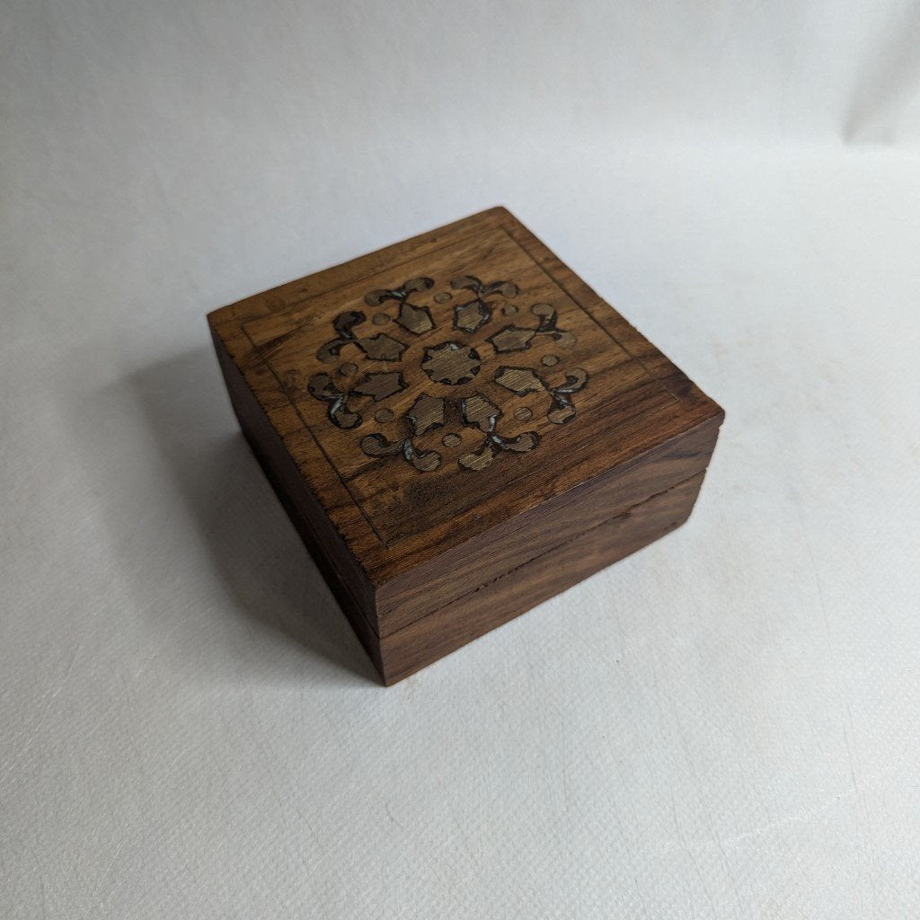Holzbox mit Messing floral