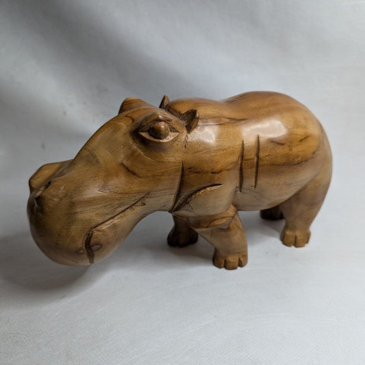 Handgeschnitztes Iroko-Nilpferd: Skulptur aus massivem afrikanischem Teakholz