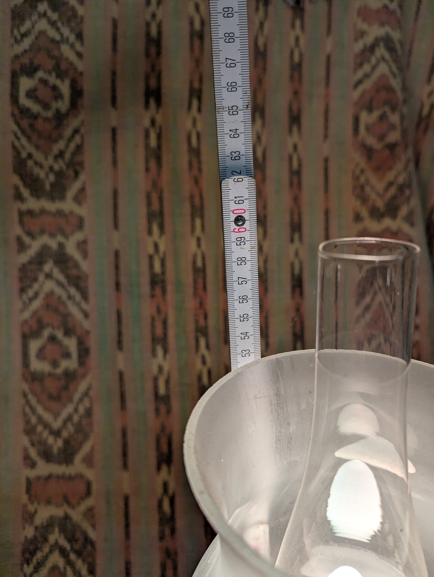 Elegante Porzellan-Tischleuchte: Dimmbares Akzentlicht aus feinstem italienischem Unikat